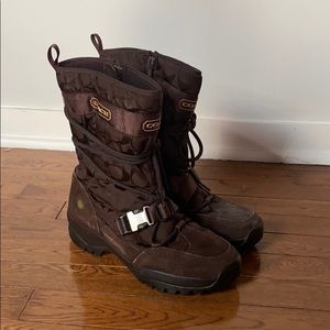 Coach patterned brown snow boots size: 8